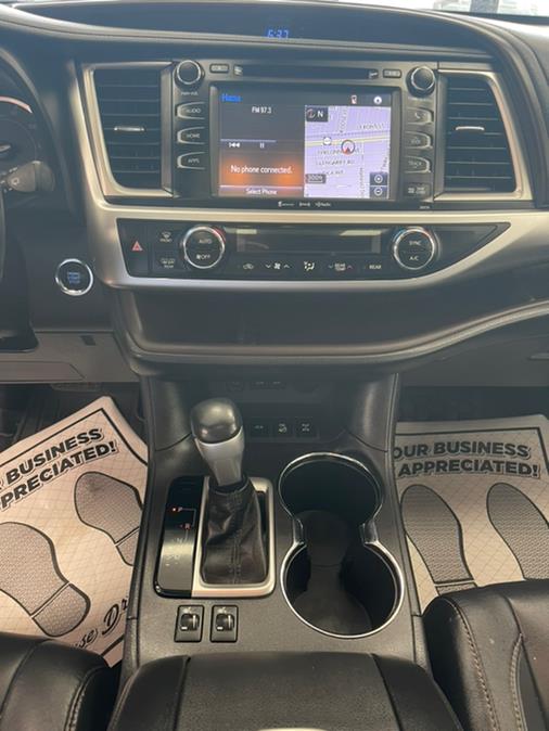 Used Toyota Highlander XLE V6 AWD (Natl) 2017 | Power Motors East. Massapequa Park, New York Used Toyota Highlander XLE V6 AWD (Natl) 2017 | Power Motors East. Massapequa Park, New York