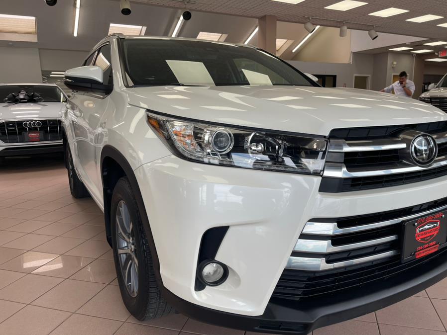 Used Toyota Highlander XLE V6 AWD (Natl) 2017 | Power Motors East. Massapequa Park, New York Used Toyota Highlander XLE V6 AWD (Natl) 2017 | Power Motors East. Massapequa Park, New York