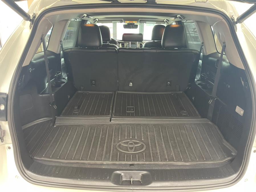 Used Toyota Highlander XLE V6 AWD (Natl) 2017 | Power Motors East. Massapequa Park, New York Used Toyota Highlander XLE V6 AWD (Natl) 2017 | Power Motors East. Massapequa Park, New York