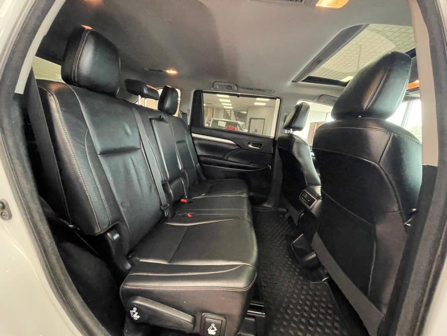 Used Toyota Highlander XLE V6 AWD (Natl) 2017 | Power Motors East. Massapequa Park, New York Used Toyota Highlander XLE V6 AWD (Natl) 2017 | Power Motors East. Massapequa Park, New York
