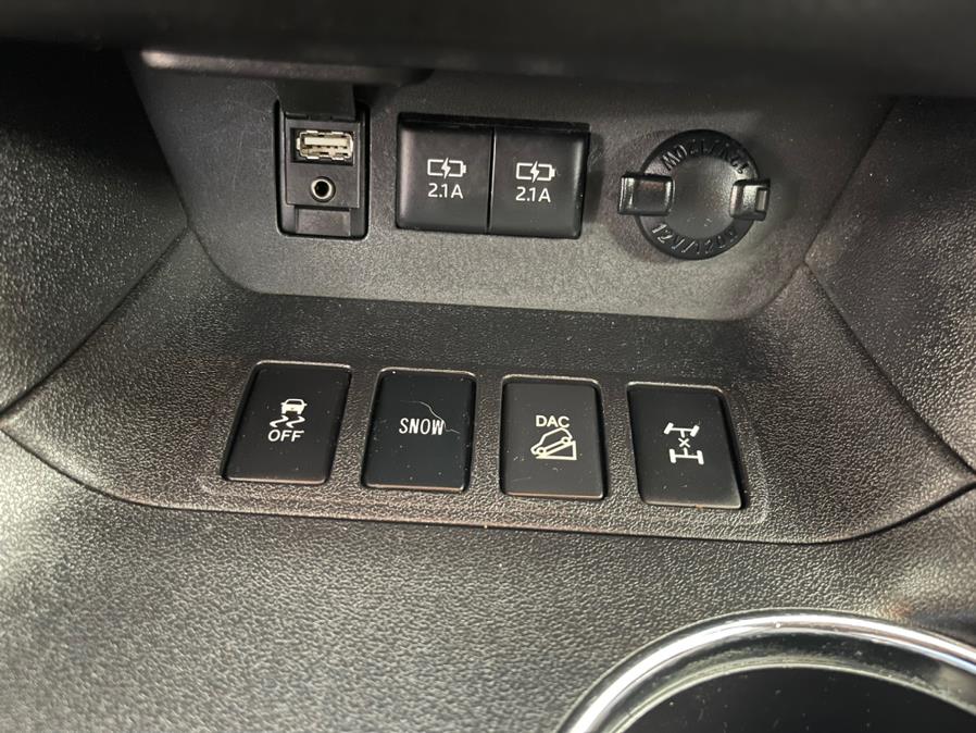 Used Toyota Highlander XLE V6 AWD (Natl) 2017 | Power Motors East. Massapequa Park, New York Used Toyota Highlander XLE V6 AWD (Natl) 2017 | Power Motors East. Massapequa Park, New York
