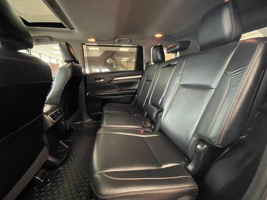 Used Toyota Highlander XLE V6 AWD (Natl) 2017 | Power Motors East. Massapequa Park, New York Used Toyota Highlander XLE V6 AWD (Natl) 2017 | Power Motors East. Massapequa Park, New York
