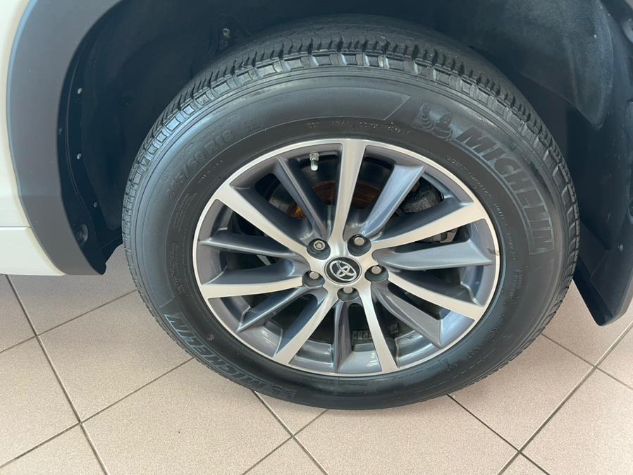 Used Toyota Highlander XLE V6 AWD (Natl) 2017 | Power Motors East. Massapequa Park, New York Used Toyota Highlander XLE V6 AWD (Natl) 2017 | Power Motors East. Massapequa Park, New York