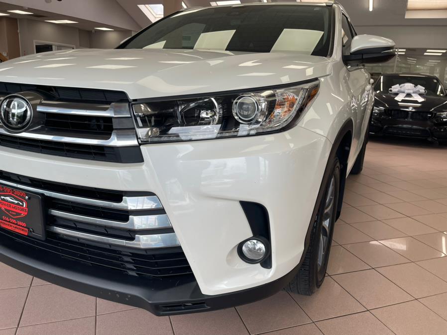 Used Toyota Highlander XLE V6 AWD (Natl) 2017 | Power Motors East. Massapequa Park, New York Used Toyota Highlander XLE V6 AWD (Natl) 2017 | Power Motors East. Massapequa Park, New York