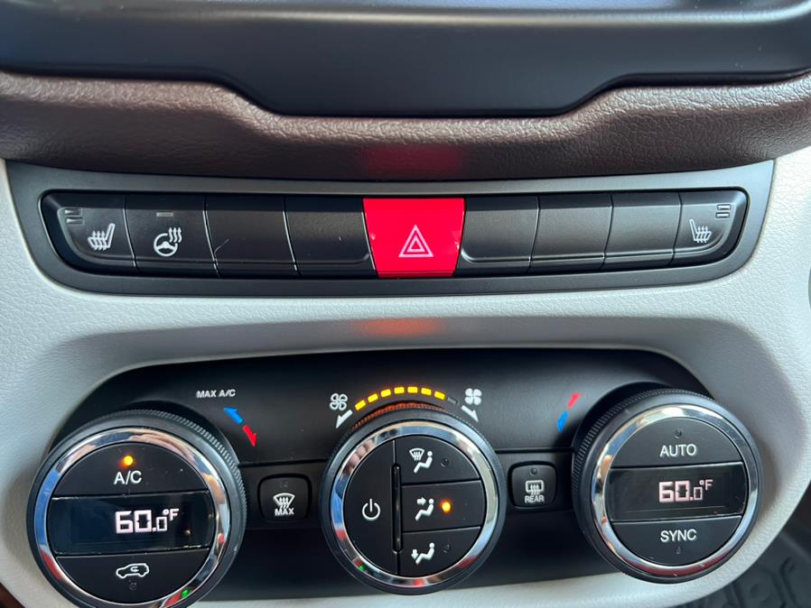 Used Jeep Renegade 4WD 4dr Limited 2015 | Mikes Auto Sales LLC. Garfield, New Jersey Used Jeep Renegade 4WD 4dr Limited 2015 | Mikes Auto Sales LLC. Garfield, New Jersey