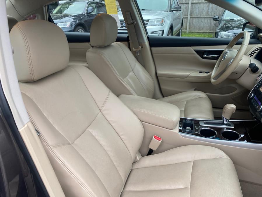 Used Nissan Altima 4dr Sdn I4 2.5 S 2013 | Malkoon Motors. Agawam, Massachusetts Used Nissan Altima 4dr Sdn I4 2.5 S 2013 | Malkoon Motors. Agawam, Massachusetts