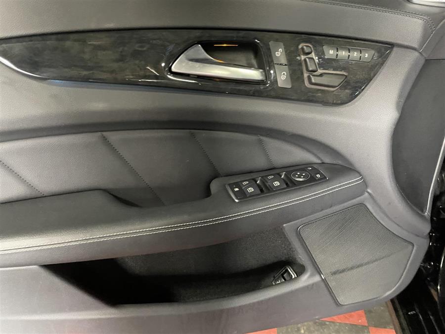 2013 Mercedes-Benz CLS-Class 4dr Sdn CLS550 4MATIC, available for sale in Amityville, New York | Gold Coast Motors of sunrise. Amityville, New York 2013 Mercedes-Benz CLS-Class 4dr Sdn CLS550 4MATIC, available for sale in Amityville, New York | Gold Coast Motors of sunrise. Amityville, New York