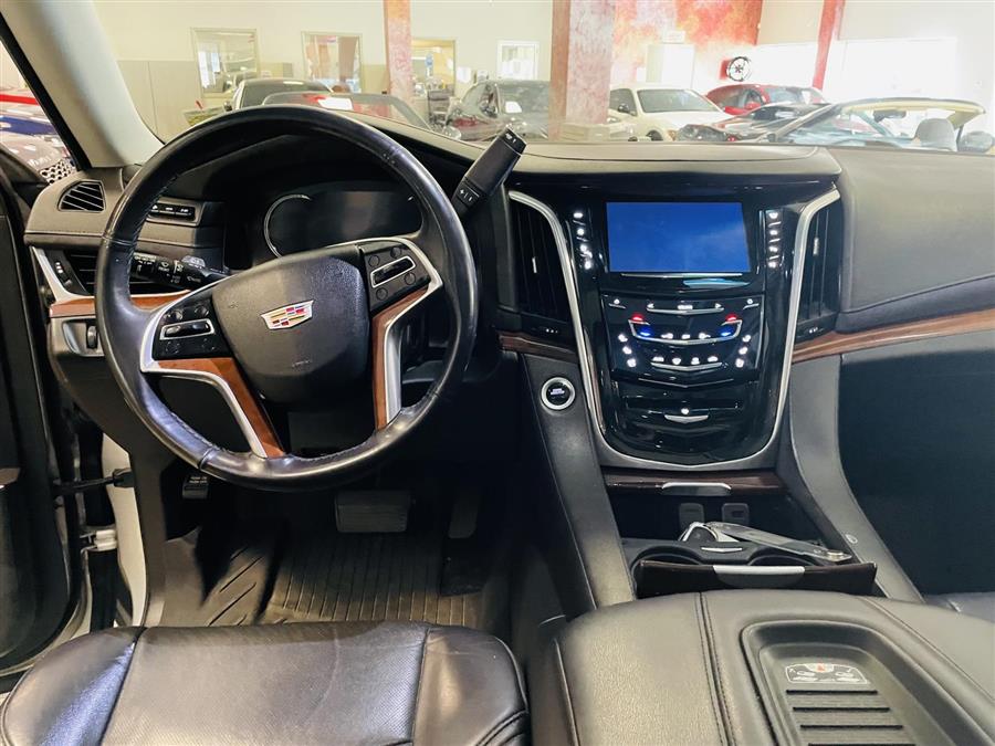 Used Cadillac Escalade 4WD 4dr Luxury 2019 | Northshore Motors. Syosset , New York