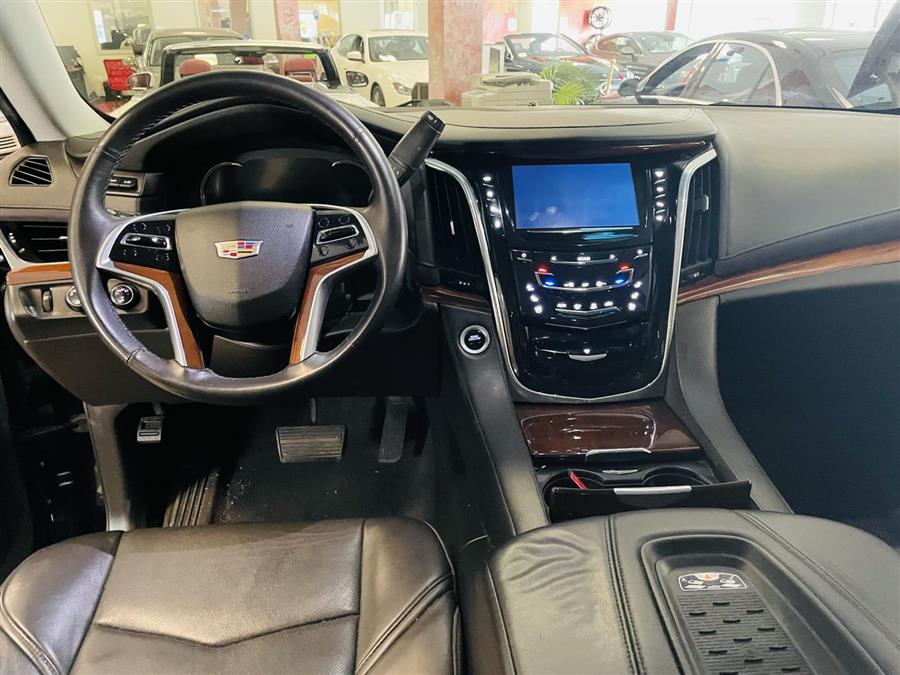Used Cadillac Escalade 4WD 4dr Luxury 2017 | Northshore Motors. Syosset , New York