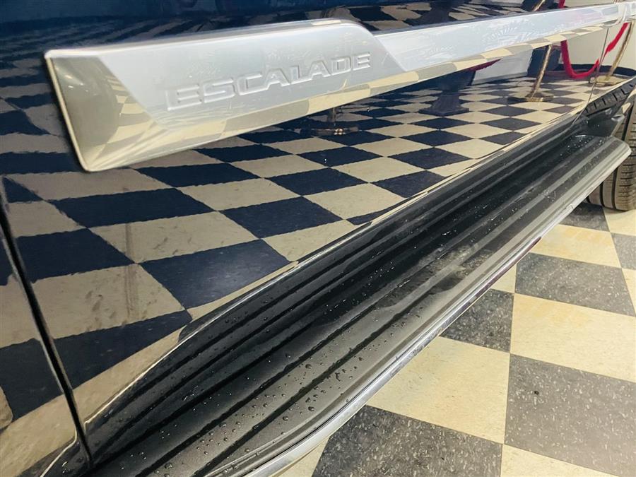 Used Cadillac Escalade 4WD 4dr Luxury 2017 | Northshore Motors. Syosset , New York