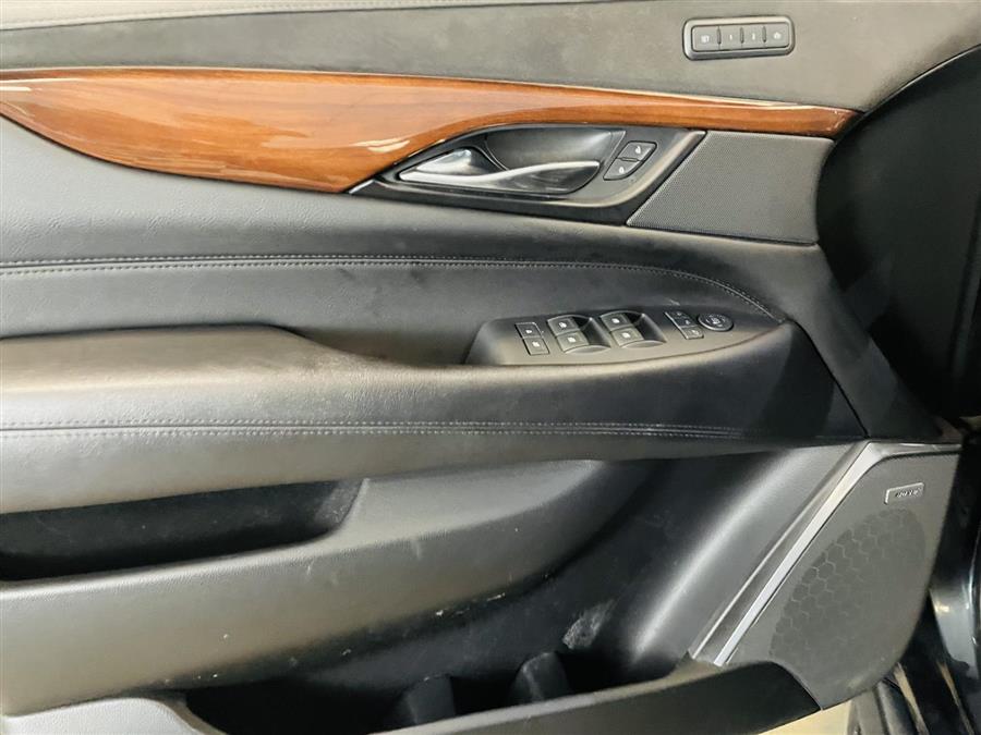 Used Cadillac Escalade ESV 4WD 4dr Luxury 2019 | Northshore Motors. Syosset , New York Used Cadillac Escalade ESV 4WD 4dr Luxury 2019 | Northshore Motors. Syosset , New York