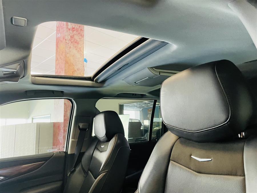 Used Cadillac Escalade ESV 4WD 4dr Luxury 2019 | Northshore Motors. Syosset , New York Used Cadillac Escalade ESV 4WD 4dr Luxury 2019 | Northshore Motors. Syosset , New York