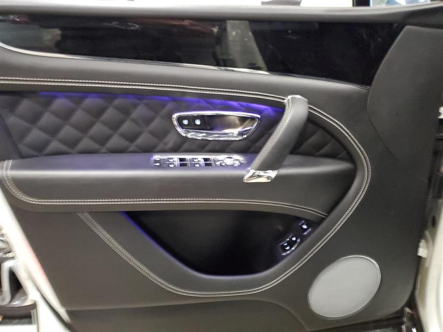Used Bentley Bentayga Onyx Edition AWD 2018 | Northshore Motors. Syosset , New York