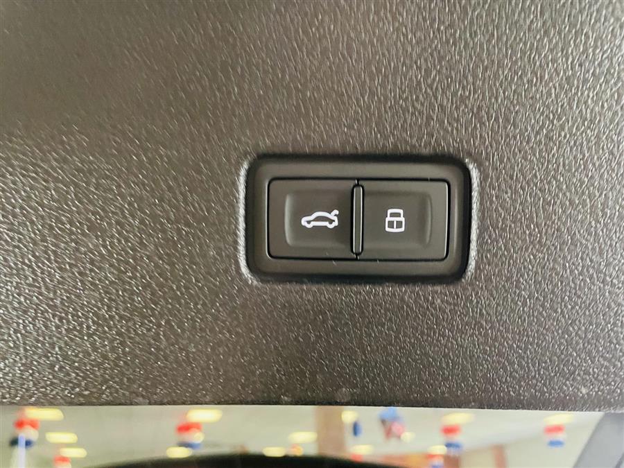 Used Audi SQ8 Prestige 4.0 TFSI quattro 2020 | Northshore Motors. Syosset , New York Used Audi SQ8 Prestige 4.0 TFSI quattro 2020 | Northshore Motors. Syosset , New York