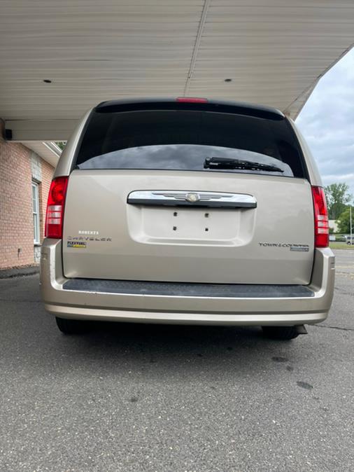 2009 Chrysler Town & Country 4dr Wgn LX, available for sale in New Britain, Connecticut | Supreme Automotive. New Britain, Connecticut 2009 Chrysler Town & Country 4dr Wgn LX, available for sale in New Britain, Connecticut | Supreme Automotive. New Britain, Connecticut