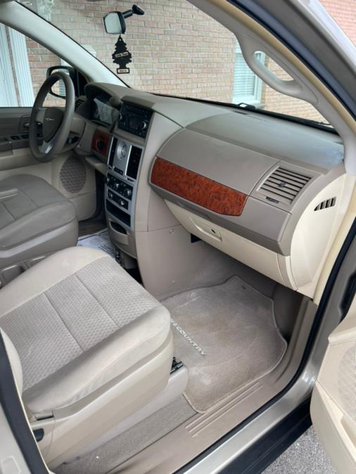 2009 Chrysler Town & Country 4dr Wgn LX, available for sale in New Britain, Connecticut | Supreme Automotive. New Britain, Connecticut 2009 Chrysler Town & Country 4dr Wgn LX, available for sale in New Britain, Connecticut | Supreme Automotive. New Britain, Connecticut