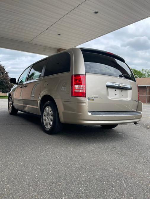 2009 Chrysler Town & Country 4dr Wgn LX, available for sale in New Britain, Connecticut | Supreme Automotive. New Britain, Connecticut 2009 Chrysler Town & Country 4dr Wgn LX, available for sale in New Britain, Connecticut | Supreme Automotive. New Britain, Connecticut