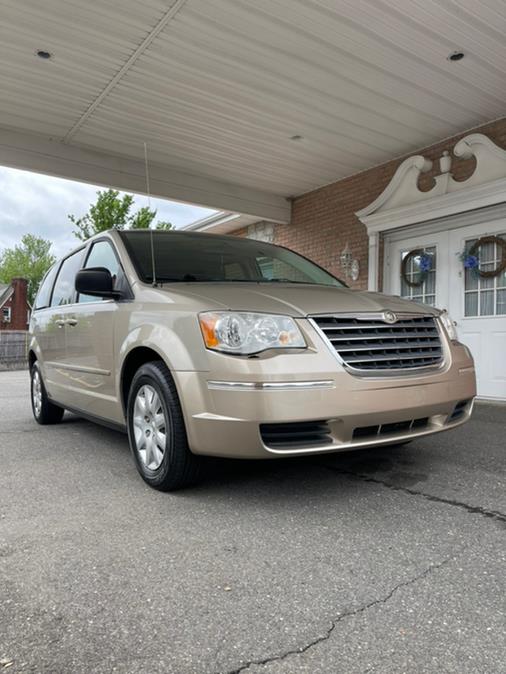 2009 Chrysler Town & Country 4dr Wgn LX, available for sale in New Britain, Connecticut | Supreme Automotive. New Britain, Connecticut