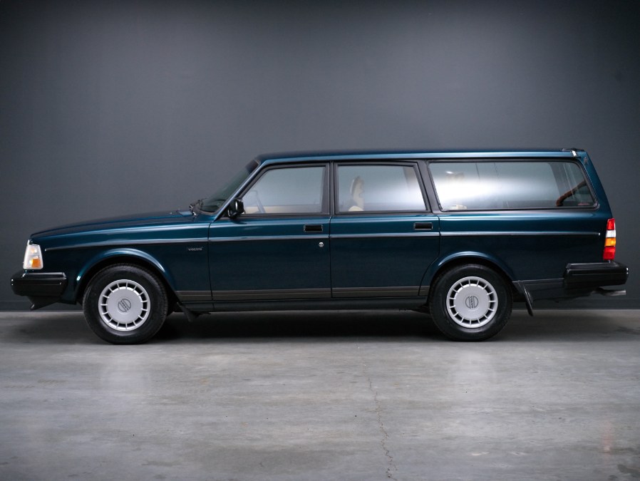 1992 Volvo 240 5dr Wagon Auto, available for sale in North Salem, New York | Meccanic Shop North Inc. North Salem, New York 1992 Volvo 240 5dr Wagon Auto, available for sale in North Salem, New York | Meccanic Shop North Inc. North Salem, New York