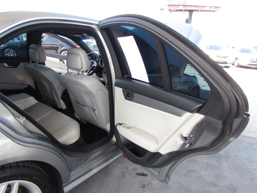 Used Mercedes-Benz C-Class 4dr Sdn C 250 Luxury RWD 2014 | VIP Auto Enterprise, Inc. Orlando, Florida Used Mercedes-Benz C-Class 4dr Sdn C 250 Luxury RWD 2014 | VIP Auto Enterprise, Inc. Orlando, Florida