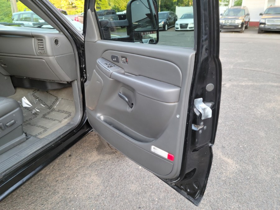 Used GMC Sierra 2500HD Custom 6.6 Duramax Diesel 4WD Crew SLE/2 2006 | Toro Auto. East Windsor, Connecticut Used GMC Sierra 2500HD Custom 6.6 Duramax Diesel 4WD Crew SLE/2 2006 | Toro Auto. East Windsor, Connecticut