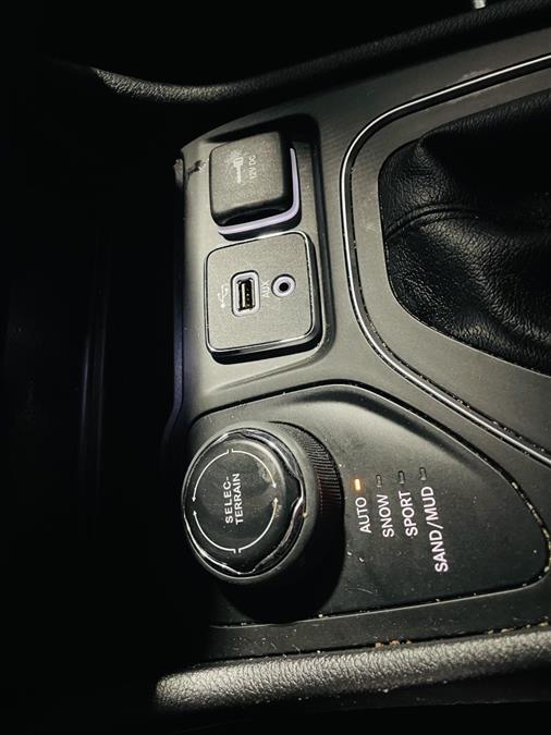 Used Jeep Cherokee Latitude Plus 4x4 2019 | Northshore Motors. Syosset , New York Used Jeep Cherokee Latitude Plus 4x4 2019 | Northshore Motors. Syosset , New York