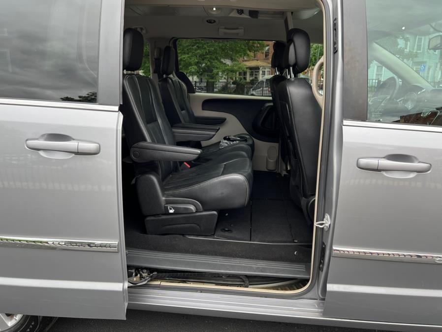 Used Chrysler Town & Country 4dr Wgn Touring 2014 | Jordan Auto Sales. Springfield, Massachusetts Used Chrysler Town & Country 4dr Wgn Touring 2014 | Jordan Auto Sales. Springfield, Massachusetts