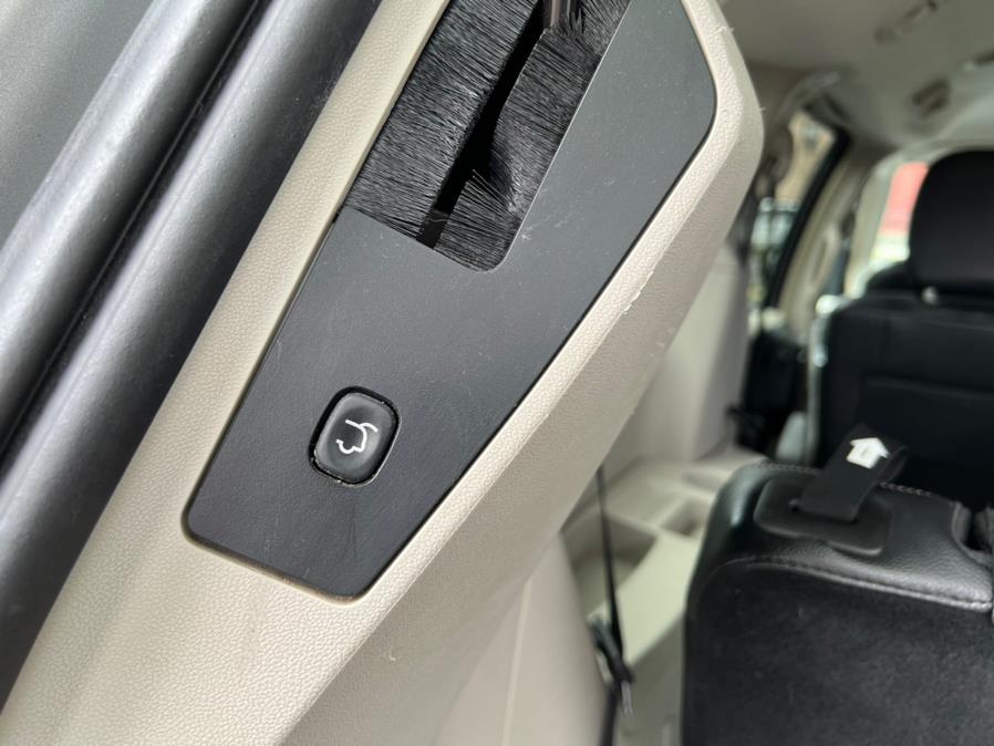 Used Chrysler Town & Country 4dr Wgn Touring 2014 | Jordan Auto Sales. Springfield, Massachusetts Used Chrysler Town & Country 4dr Wgn Touring 2014 | Jordan Auto Sales. Springfield, Massachusetts
