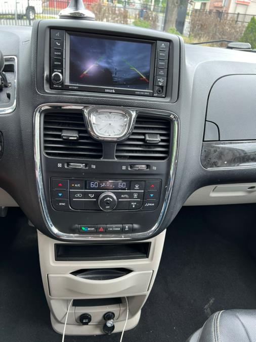 Used Chrysler Town & Country 4dr Wgn Touring 2014 | Jordan Auto Sales. Springfield, Massachusetts Used Chrysler Town & Country 4dr Wgn Touring 2014 | Jordan Auto Sales. Springfield, Massachusetts