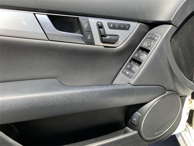 Used Mercedes-benz C-class C 300 2013 | Wiz Leasing Inc. Stratford, Connecticut Used Mercedes-benz C-class C 300 2013 | Wiz Leasing Inc. Stratford, Connecticut