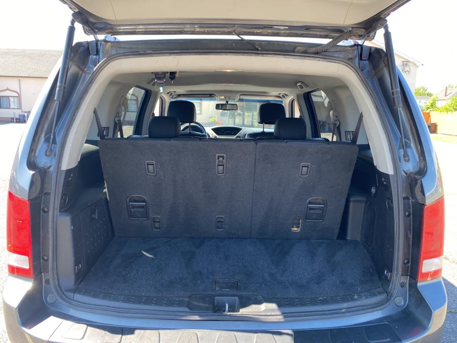 2011 Honda Pilot 4WD 4dr EX-L, available for sale in Hartford, Connecticut | Mecca Auto LLC. Hartford, Connecticut 2011 Honda Pilot 4WD 4dr EX-L, available for sale in Hartford, Connecticut | Mecca Auto LLC. Hartford, Connecticut