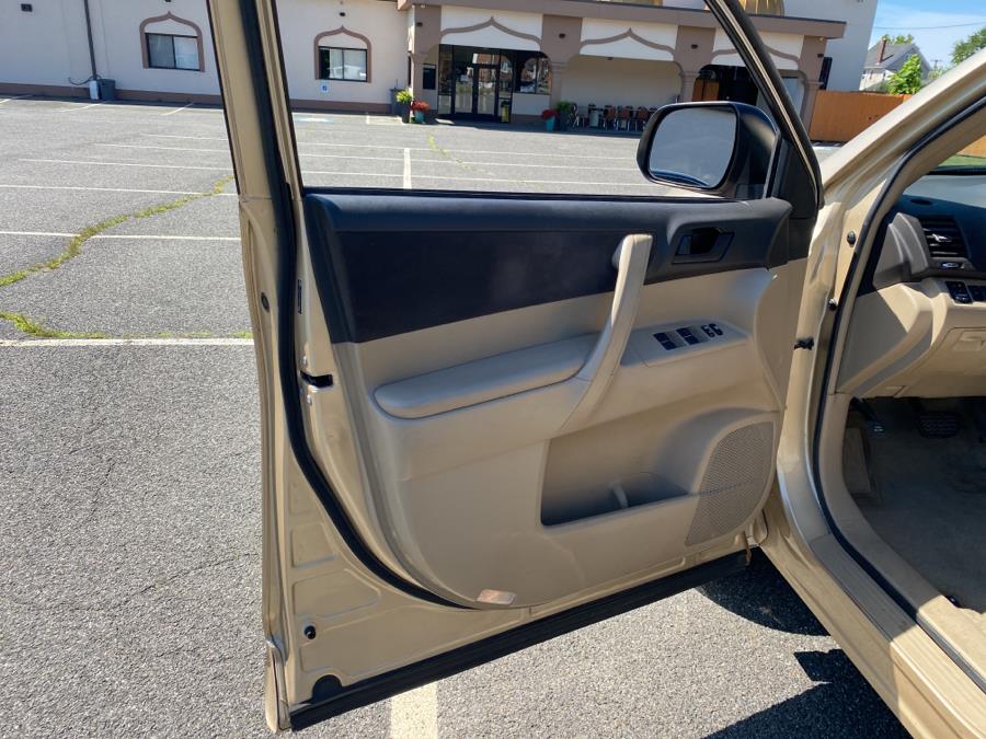 2008 Toyota Highlander 4WD 4dr Base, available for sale in Hartford, Connecticut | Mecca Auto LLC. Hartford, Connecticut 2008 Toyota Highlander 4WD 4dr Base, available for sale in Hartford, Connecticut | Mecca Auto LLC. Hartford, Connecticut