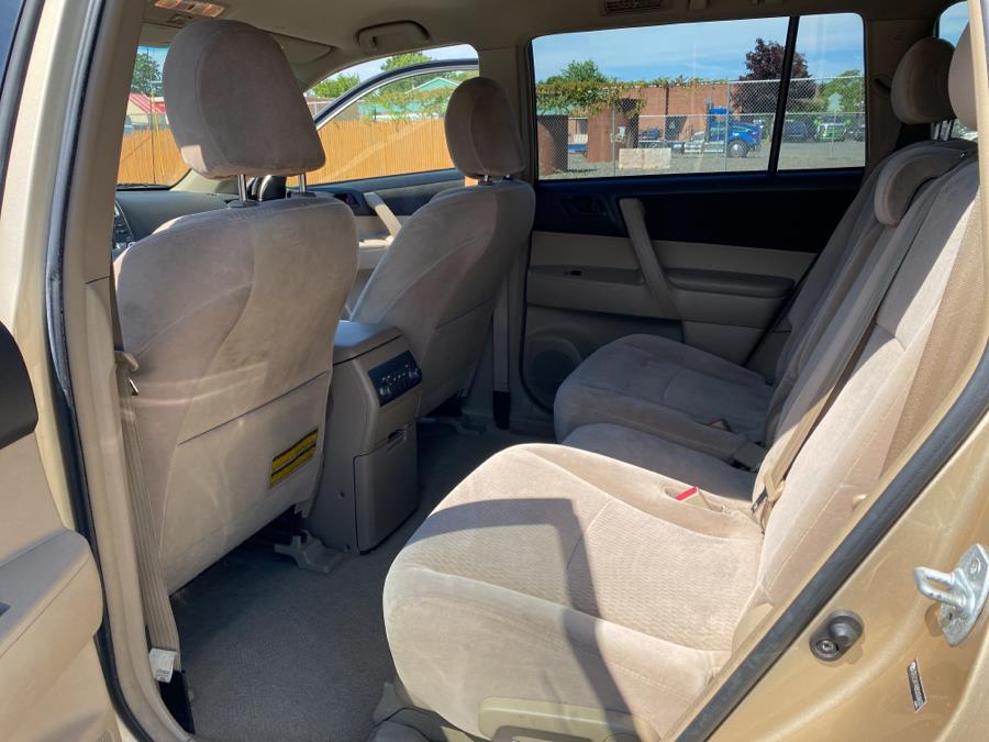 2008 Toyota Highlander 4WD 4dr Base, available for sale in Hartford, Connecticut | Mecca Auto LLC. Hartford, Connecticut 2008 Toyota Highlander 4WD 4dr Base, available for sale in Hartford, Connecticut | Mecca Auto LLC. Hartford, Connecticut