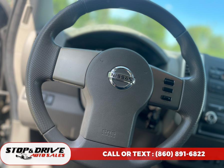 Used Nissan Frontier 4WD Crew Cab SWB Auto LE 2010 | Stop & Drive Auto Sales. East Windsor, Connecticut Used Nissan Frontier 4WD Crew Cab SWB Auto LE 2010 | Stop & Drive Auto Sales. East Windsor, Connecticut