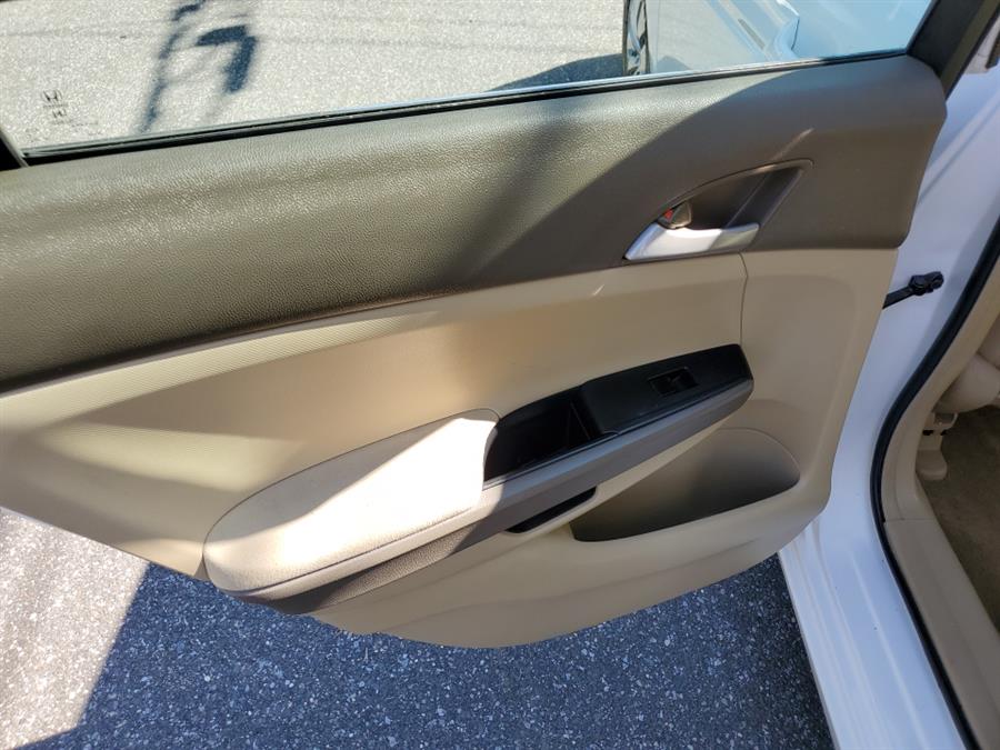 Used Honda Accord Sdn 4dr I4 Auto LX 2009 | L.I. Auto Gallery. Islip, New York Used Honda Accord Sdn 4dr I4 Auto LX 2009 | L.I. Auto Gallery. Islip, New York