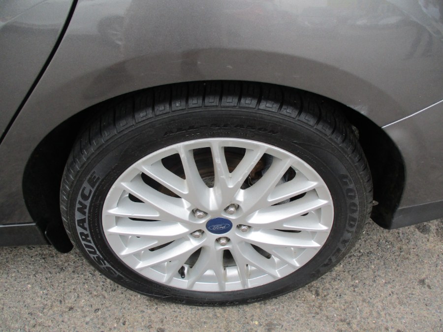 Used Ford Focus 4dr Sdn Titanium 2013 | Cos Central Auto. Meriden, Connecticut Used Ford Focus 4dr Sdn Titanium 2013 | Cos Central Auto. Meriden, Connecticut