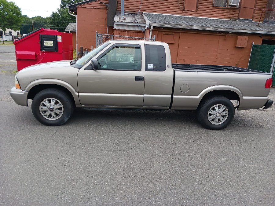 Used GMC Sonoma Ext Cab 123" WB 4WD SLS 2002 | Payless Auto Sale. South Hadley, Massachusetts