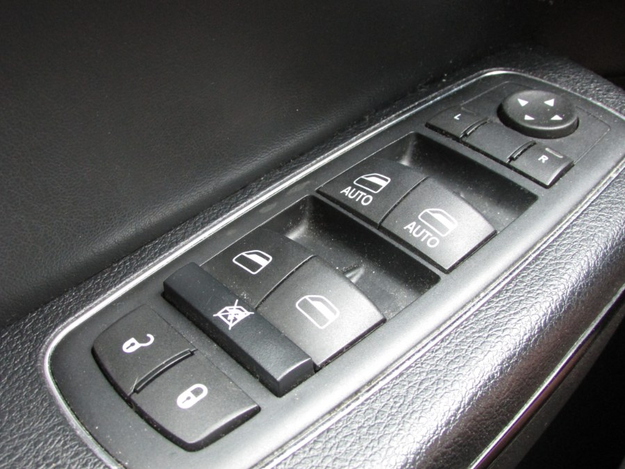 2016 Chrysler 300 4dr Sdn 300S Alloy Edition AWD, available for sale in East Windsor, Connecticut | United Auto Sales of E Windsor, Inc. East Windsor, Connecticut 2016 Chrysler 300 4dr Sdn 300S Alloy Edition AWD, available for sale in East Windsor, Connecticut | United Auto Sales of E Windsor, Inc. East Windsor, Connecticut