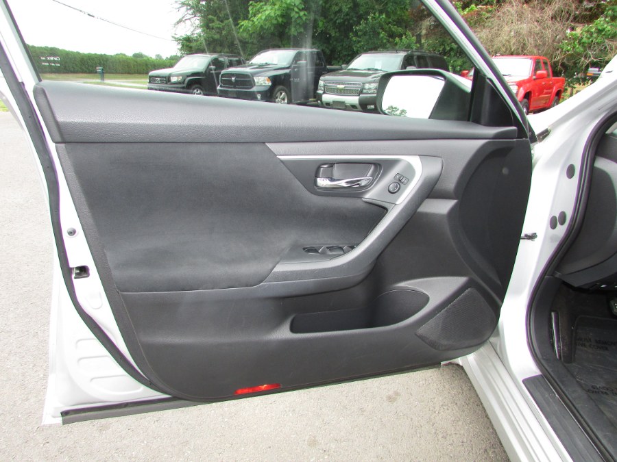 2015 Nissan Altima 4dr Sdn I4 2.5 SV, available for sale in East Windsor, Connecticut | United Auto Sales of E Windsor, Inc. East Windsor, Connecticut 2015 Nissan Altima 4dr Sdn I4 2.5 SV, available for sale in East Windsor, Connecticut | United Auto Sales of E Windsor, Inc. East Windsor, Connecticut