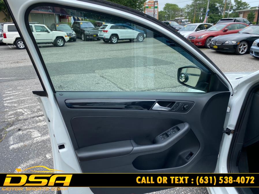 2015 Volkswagen Jetta Sedan 4dr Auto 1.8T SE PZEV, available for sale in Commack, New York | DSA Motor Sports Corp. Commack, New York 2015 Volkswagen Jetta Sedan 4dr Auto 1.8T SE PZEV, available for sale in Commack, New York | DSA Motor Sports Corp. Commack, New York