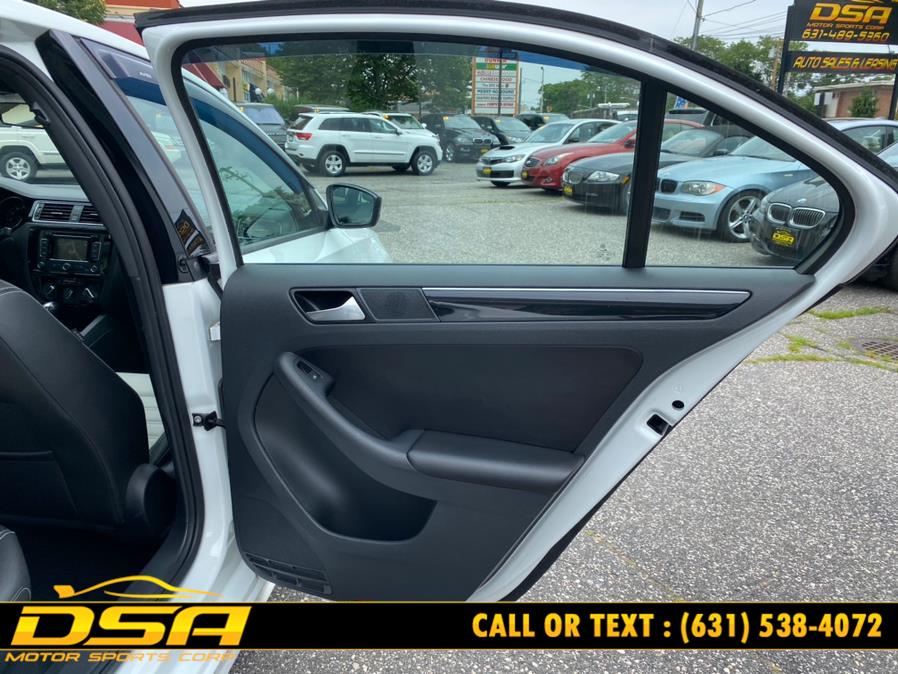 2015 Volkswagen Jetta Sedan 4dr Auto 1.8T SE PZEV, available for sale in Commack, New York | DSA Motor Sports Corp. Commack, New York 2015 Volkswagen Jetta Sedan 4dr Auto 1.8T SE PZEV, available for sale in Commack, New York | DSA Motor Sports Corp. Commack, New York