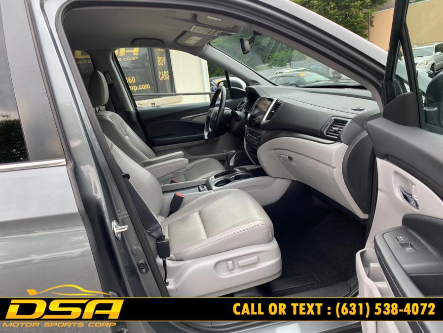 2017 Honda Ridgeline RTL-T 4x2 Crew Cab 5.3'' Bed, available for sale in Commack, New York | DSA Motor Sports Corp. Commack, New York 2017 Honda Ridgeline RTL-T 4x2 Crew Cab 5.3'' Bed, available for sale in Commack, New York | DSA Motor Sports Corp. Commack, New York