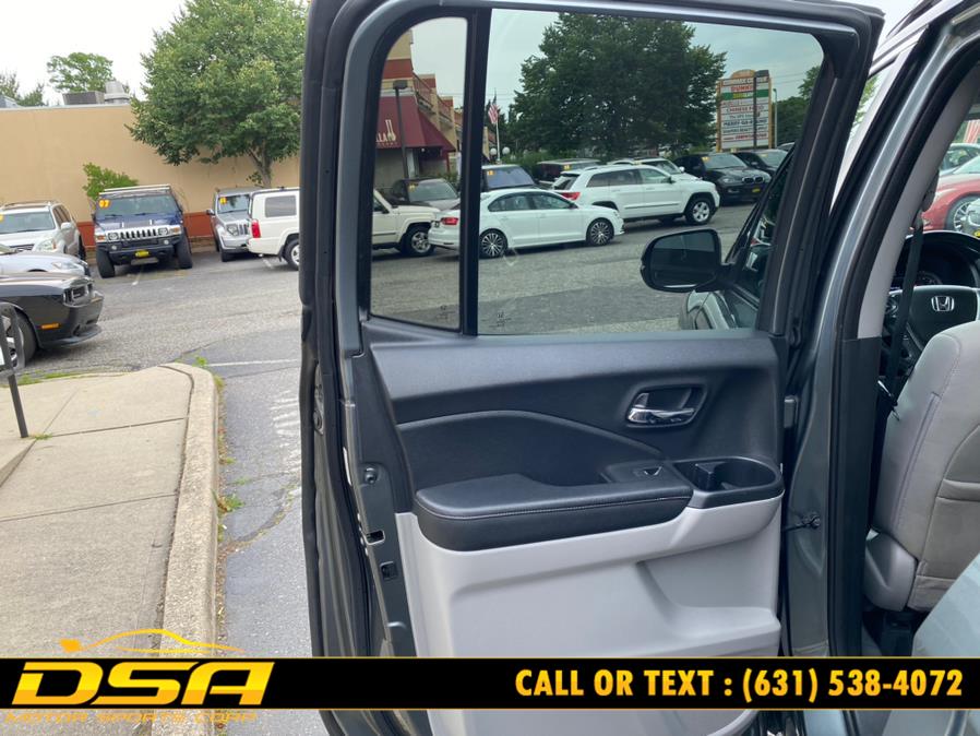 2017 Honda Ridgeline RTL-T 4x2 Crew Cab 5.3'' Bed, available for sale in Commack, New York | DSA Motor Sports Corp. Commack, New York 2017 Honda Ridgeline RTL-T 4x2 Crew Cab 5.3'' Bed, available for sale in Commack, New York | DSA Motor Sports Corp. Commack, New York