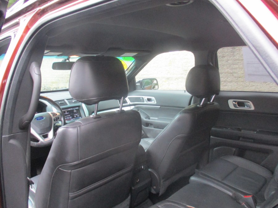 Used Ford Explorer 4WD 4dr XLT 2015 | Universal Motors LLC. New Britain, Connecticut Used Ford Explorer 4WD 4dr XLT 2015 | Universal Motors LLC. New Britain, Connecticut