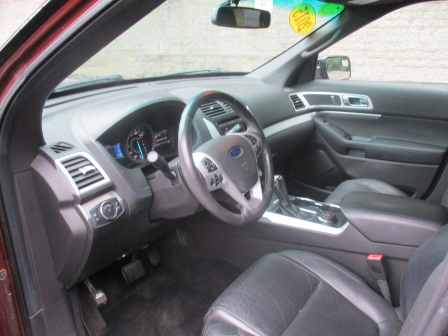 Used Ford Explorer 4WD 4dr XLT 2015 | Universal Motors LLC. New Britain, Connecticut Used Ford Explorer 4WD 4dr XLT 2015 | Universal Motors LLC. New Britain, Connecticut