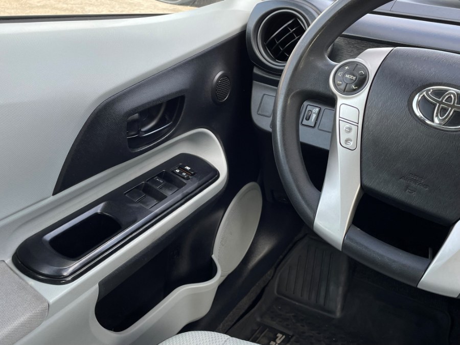 2014 Toyota Prius c 5dr HB Three (Natl), available for sale in Corona, California | Green Light Auto. Corona, California 2014 Toyota Prius c 5dr HB Three (Natl), available for sale in Corona, California | Green Light Auto. Corona, California