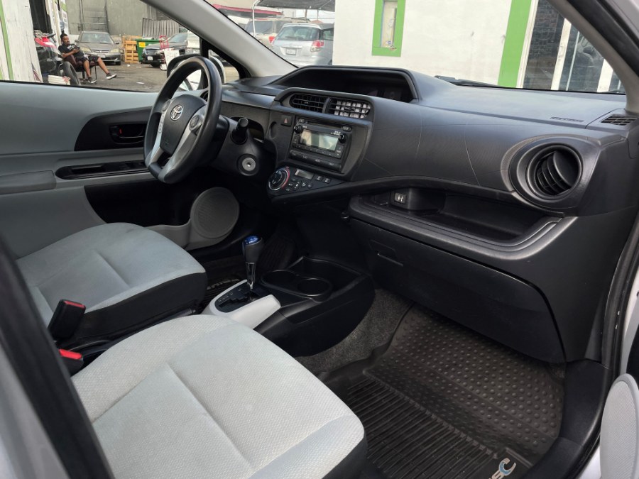 2014 Toyota Prius c 5dr HB Three (Natl), available for sale in Corona, California | Green Light Auto. Corona, California 2014 Toyota Prius c 5dr HB Three (Natl), available for sale in Corona, California | Green Light Auto. Corona, California