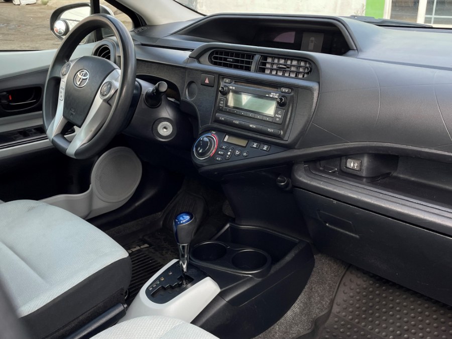 2014 Toyota Prius c 5dr HB Three (Natl), available for sale in Corona, California | Green Light Auto. Corona, California 2014 Toyota Prius c 5dr HB Three (Natl), available for sale in Corona, California | Green Light Auto. Corona, California