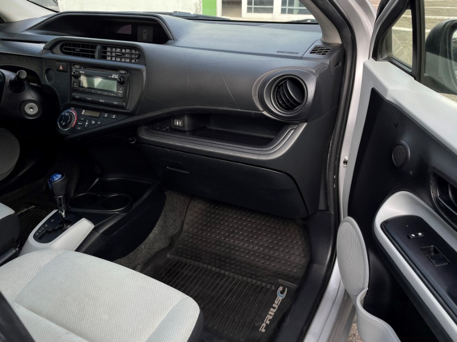 2014 Toyota Prius c 5dr HB Three (Natl), available for sale in Corona, California | Green Light Auto. Corona, California 2014 Toyota Prius c 5dr HB Three (Natl), available for sale in Corona, California | Green Light Auto. Corona, California