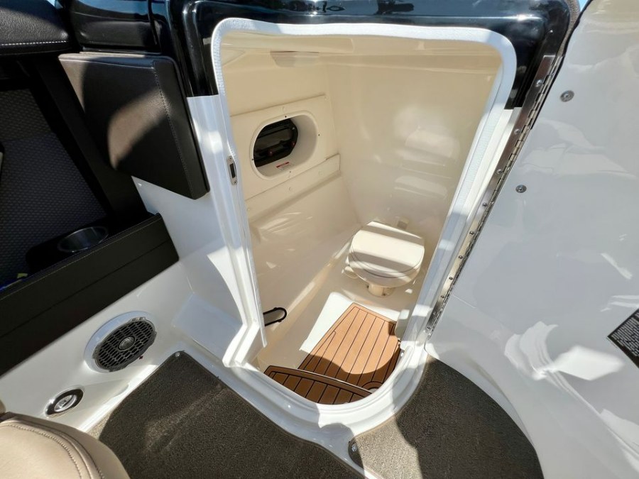 2018 SEA RAY 250 SLX, available for sale in Darien, Wisconsin | Geneva Motor Cars. Darien, Wisconsin 2018 SEA RAY 250 SLX, available for sale in Darien, Wisconsin | Geneva Motor Cars. Darien, Wisconsin